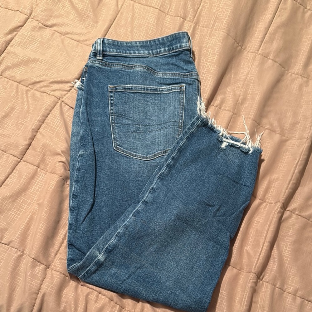 American Eagle Strigid Mom Jean